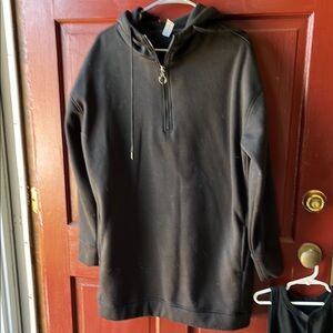 Women’s tunic length hoody with pockets